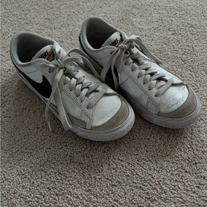 Nike blazer Classic White and Black Low-Tops